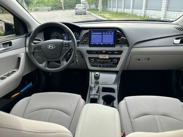 Черный Хендай Соната, объемом двигателя 2.4 л и пробегом 139 тыс. км за 10500 $, фото 12 на Automoto.ua