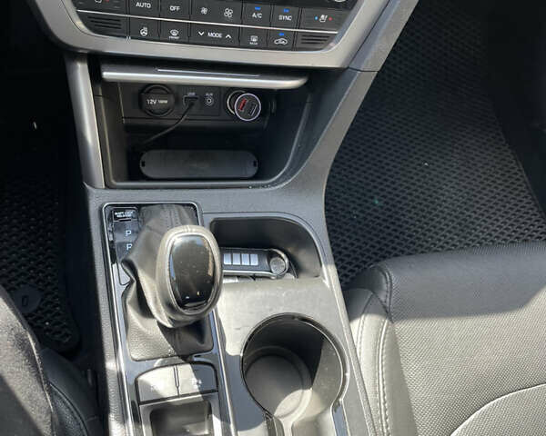 Черный Хендай Соната, объемом двигателя 2.4 л и пробегом 116 тыс. км за 15000 $, фото 4 на Automoto.ua