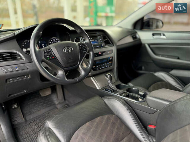 Чорний Хендай Соната, об'ємом двигуна 2.36 л та пробігом 145 тис. км за 9799 $, фото 8 на Automoto.ua
