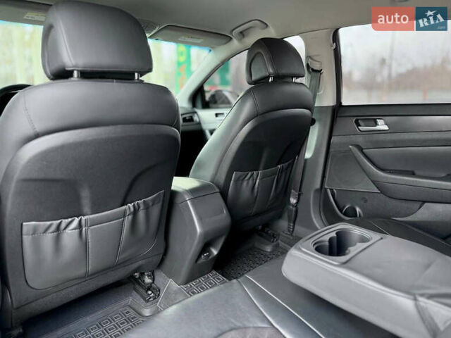 Чорний Хендай Соната, об'ємом двигуна 2.36 л та пробігом 145 тис. км за 9799 $, фото 13 на Automoto.ua