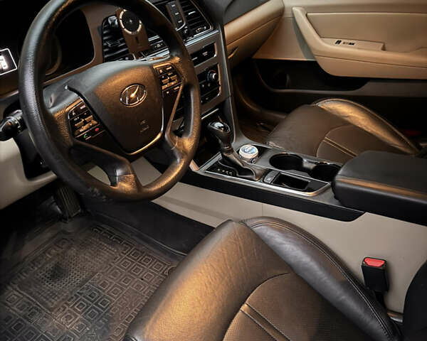 Черный Хендай Соната, объемом двигателя 2.36 л и пробегом 219 тыс. км за 10000 $, фото 8 на Automoto.ua