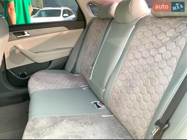 Черный Хендай Соната, объемом двигателя 2.4 л и пробегом 256 тыс. км за 10500 $, фото 9 на Automoto.ua