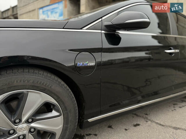 Черный Хендай Соната, объемом двигателя 2 л и пробегом 117 тыс. км за 13500 $, фото 12 на Automoto.ua