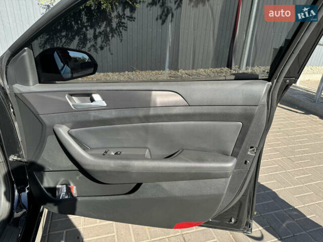 Черный Хендай Соната, объемом двигателя 2.36 л и пробегом 130 тыс. км за 10500 $, фото 16 на Automoto.ua