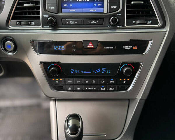 Чорний Хендай Соната, об'ємом двигуна 2.36 л та пробігом 145 тис. км за 9799 $, фото 33 на Automoto.ua