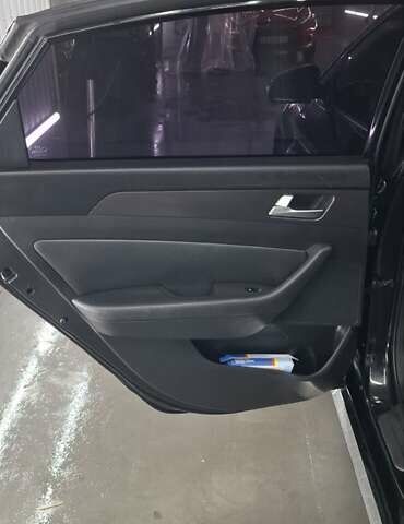 Черный Хендай Соната, объемом двигателя 2.36 л и пробегом 138 тыс. км за 10400 $, фото 39 на Automoto.ua