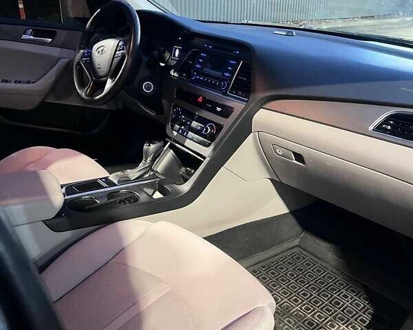 Черный Хендай Соната, объемом двигателя 2.36 л и пробегом 240 тыс. км за 8500 $, фото 10 на Automoto.ua