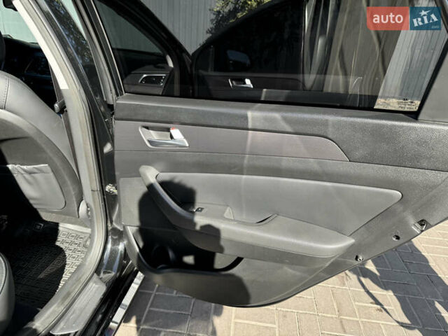 Черный Хендай Соната, объемом двигателя 2.36 л и пробегом 130 тыс. км за 10500 $, фото 19 на Automoto.ua