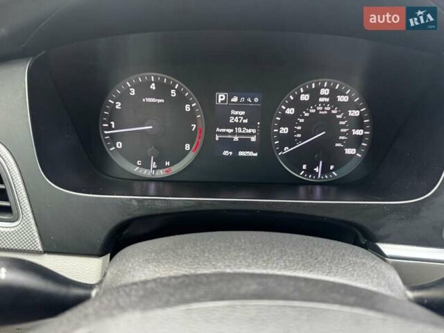 Черный Хендай Соната, объемом двигателя 2.36 л и пробегом 141 тыс. км за 10200 $, фото 4 на Automoto.ua