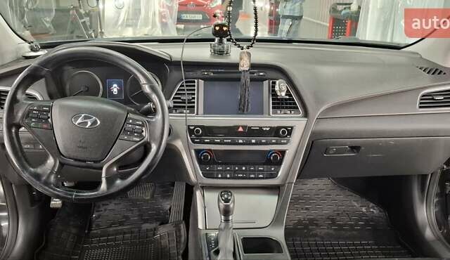 Черный Хендай Соната, объемом двигателя 2.36 л и пробегом 138 тыс. км за 10400 $, фото 32 на Automoto.ua