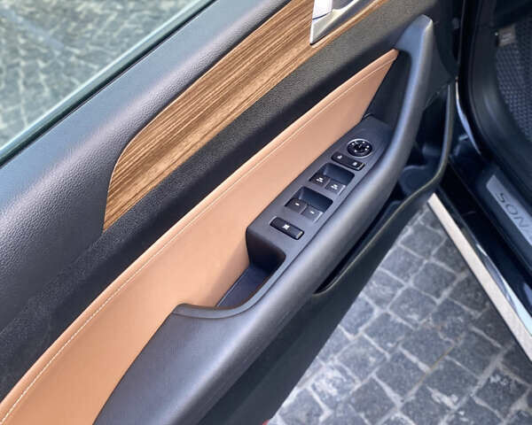 Чорний Хендай Соната, об'ємом двигуна 2.36 л та пробігом 170 тис. км за 13500 $, фото 13 на Automoto.ua