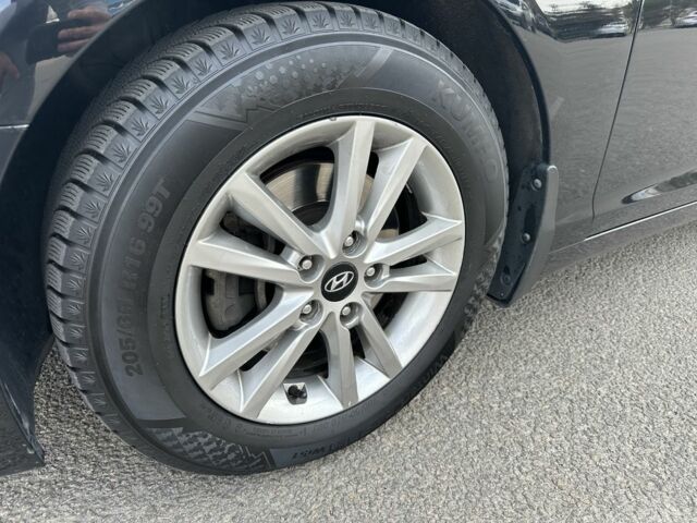 Черный Хендай Соната, объемом двигателя 2.4 л и пробегом 139 тыс. км за 10500 $, фото 16 на Automoto.ua