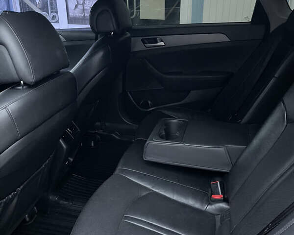 Черный Хендай Соната, объемом двигателя 2 л и пробегом 197 тыс. км за 13500 $, фото 4 на Automoto.ua