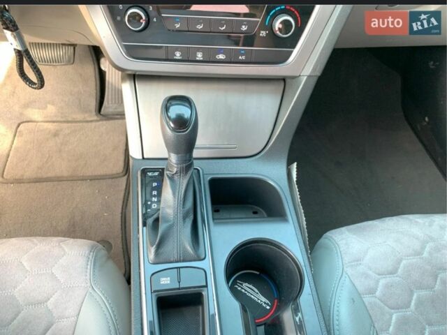 Черный Хендай Соната, объемом двигателя 2.4 л и пробегом 256 тыс. км за 10500 $, фото 11 на Automoto.ua