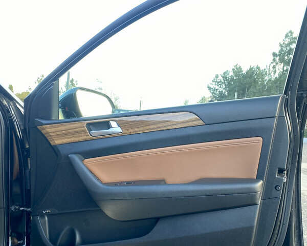 Чорний Хендай Соната, об'ємом двигуна 2.36 л та пробігом 170 тис. км за 13500 $, фото 16 на Automoto.ua