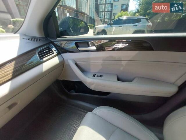 Черный Хендай Соната, объемом двигателя 2.36 л и пробегом 140 тыс. км за 12600 $, фото 17 на Automoto.ua