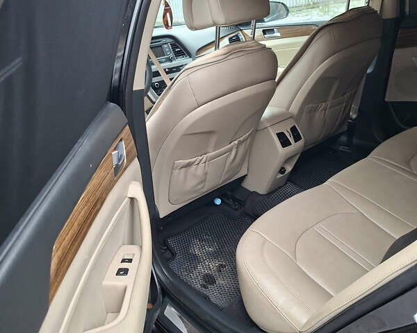 Черный Хендай Соната, объемом двигателя 2.36 л и пробегом 230 тыс. км за 9300 $, фото 5 на Automoto.ua