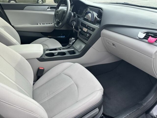 Черный Хендай Соната, объемом двигателя 2.4 л и пробегом 139 тыс. км за 10500 $, фото 10 на Automoto.ua