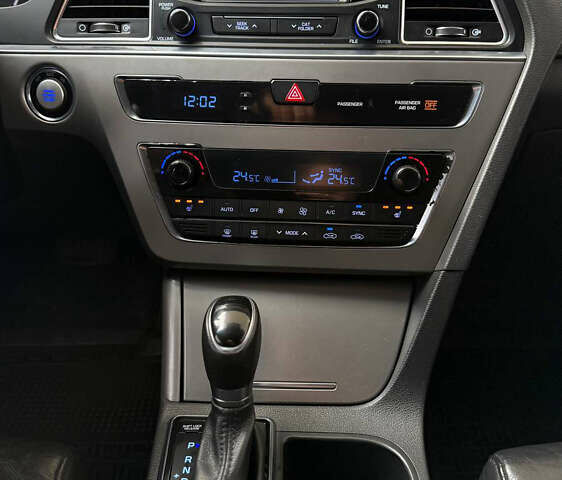 Чорний Хендай Соната, об'ємом двигуна 2.36 л та пробігом 145 тис. км за 9799 $, фото 24 на Automoto.ua