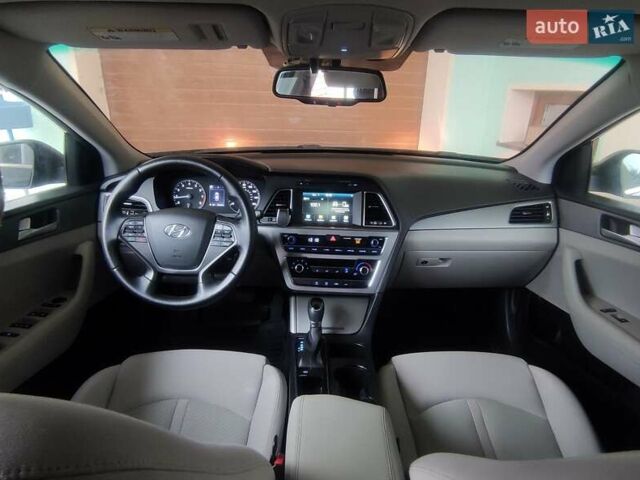 Чорний Хендай Соната, об'ємом двигуна 2.36 л та пробігом 260 тис. км за 9000 $, фото 1 на Automoto.ua