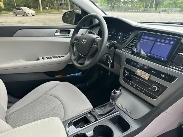 Черный Хендай Соната, объемом двигателя 2.4 л и пробегом 139 тыс. км за 10500 $, фото 9 на Automoto.ua