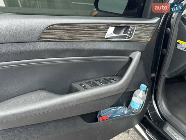 Черный Хендай Соната, объемом двигателя 2.4 л и пробегом 250 тыс. км за 10500 $, фото 23 на Automoto.ua