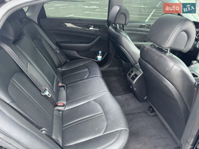 Черный Хендай Соната, объемом двигателя 2.4 л и пробегом 250 тыс. км за 10500 $, фото 16 на Automoto.ua