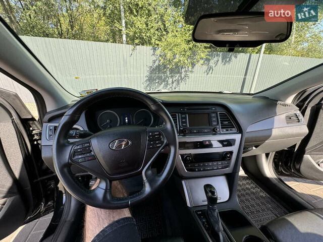 Черный Хендай Соната, объемом двигателя 2.36 л и пробегом 130 тыс. км за 10500 $, фото 11 на Automoto.ua
