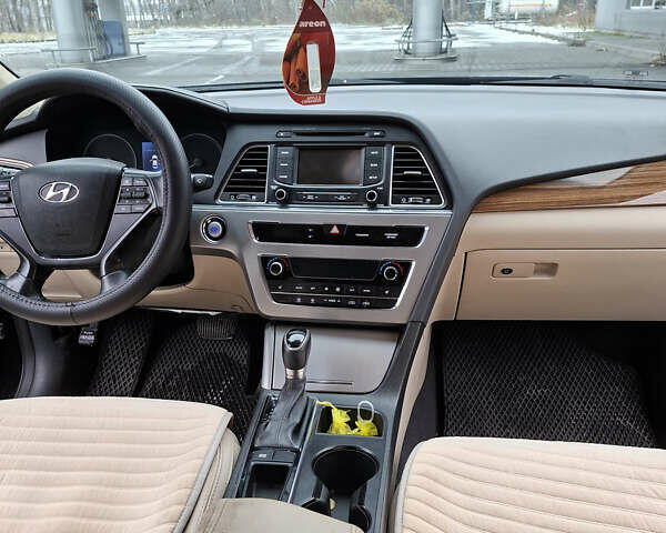 Черный Хендай Соната, объемом двигателя 2.36 л и пробегом 230 тыс. км за 9300 $, фото 12 на Automoto.ua