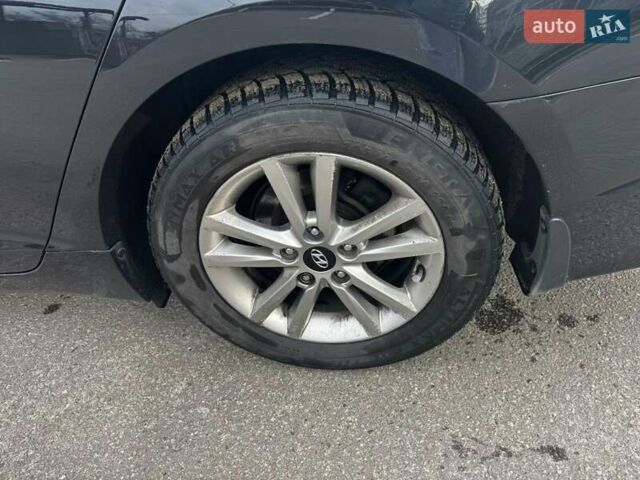 Черный Хендай Соната, объемом двигателя 2.36 л и пробегом 141 тыс. км за 10200 $, фото 12 на Automoto.ua