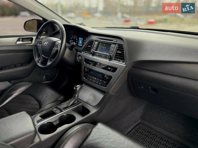 Чорний Хендай Соната, об'ємом двигуна 2.36 л та пробігом 145 тис. км за 9799 $, фото 20 на Automoto.ua