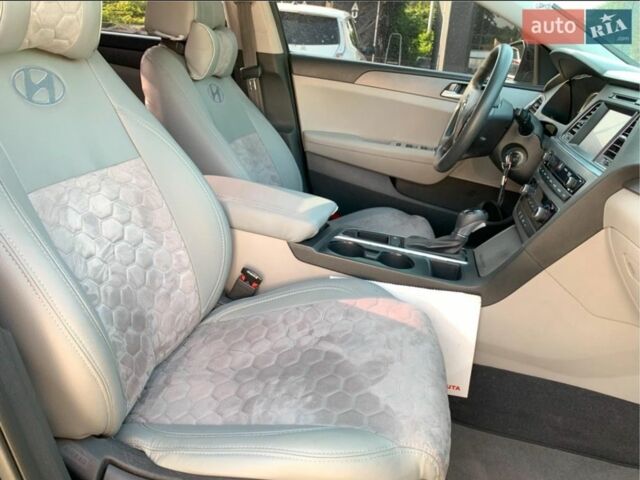 Черный Хендай Соната, объемом двигателя 2.4 л и пробегом 256 тыс. км за 10500 $, фото 4 на Automoto.ua