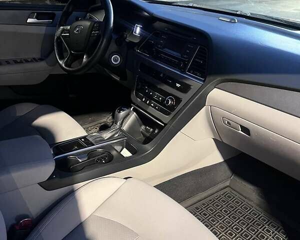 Черный Хендай Соната, объемом двигателя 2.36 л и пробегом 240 тыс. км за 8500 $, фото 13 на Automoto.ua