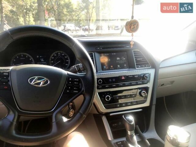 Чорний Хендай Соната, об'ємом двигуна 2.36 л та пробігом 260 тис. км за 9000 $, фото 7 на Automoto.ua