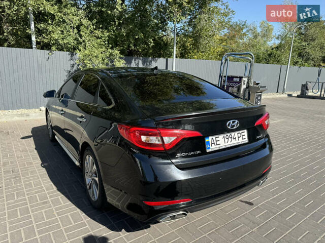 Черный Хендай Соната, объемом двигателя 2.36 л и пробегом 130 тыс. км за 10500 $, фото 5 на Automoto.ua
