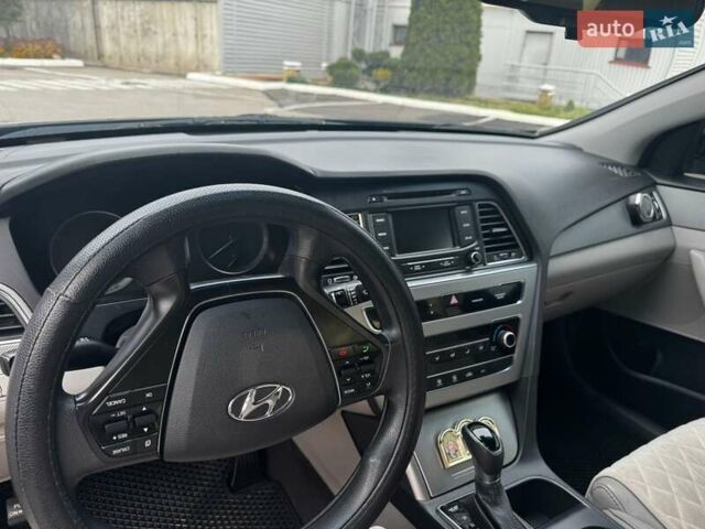 Черный Хендай Соната, объемом двигателя 2.36 л и пробегом 141 тыс. км за 10200 $, фото 6 на Automoto.ua