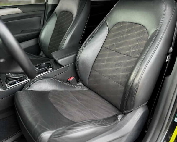 Чорний Хендай Соната, об'ємом двигуна 2.36 л та пробігом 145 тис. км за 9799 $, фото 11 на Automoto.ua