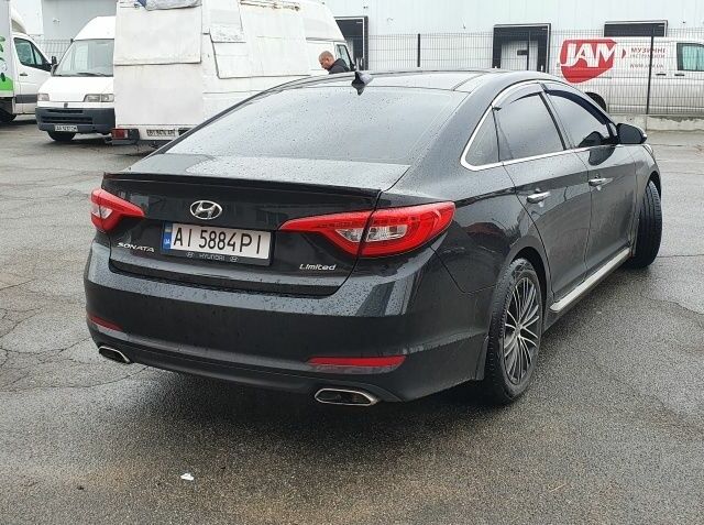 Черный Хендай Соната, объемом двигателя 2.4 л и пробегом 117 тыс. км за 13500 $, фото 5 на Automoto.ua