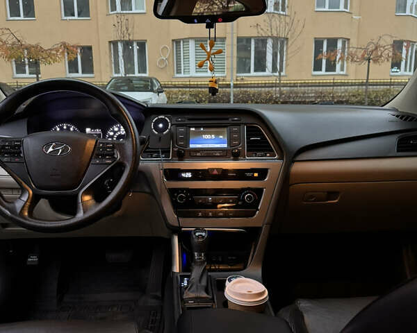 Черный Хендай Соната, объемом двигателя 2.36 л и пробегом 219 тыс. км за 10000 $, фото 6 на Automoto.ua