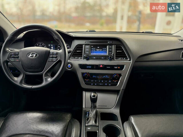 Чорний Хендай Соната, об'ємом двигуна 2.36 л та пробігом 145 тис. км за 9799 $, фото 23 на Automoto.ua