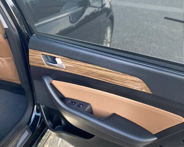 Чорний Хендай Соната, об'ємом двигуна 2.36 л та пробігом 170 тис. км за 13500 $, фото 19 на Automoto.ua