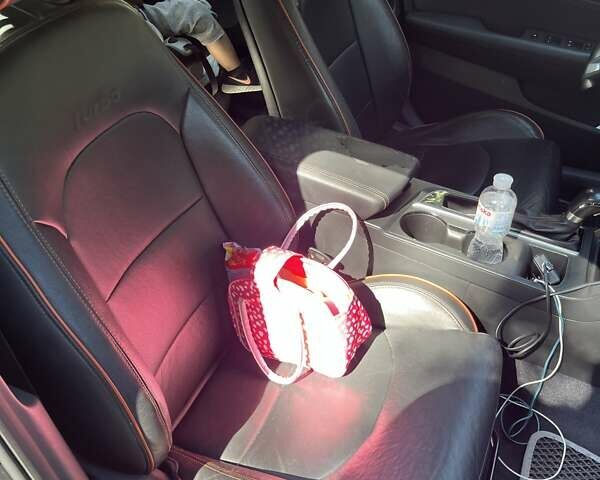 Черный Хендай Соната, объемом двигателя 2 л и пробегом 255 тыс. км за 10150 $, фото 6 на Automoto.ua