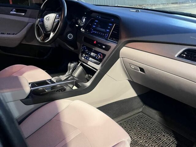 Черный Хендай Соната, объемом двигателя 2.4 л и пробегом 240 тыс. км за 8500 $, фото 6 на Automoto.ua