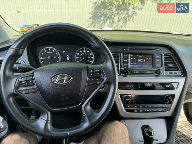 Черный Хендай Соната, объемом двигателя 2.36 л и пробегом 130 тыс. км за 10500 $, фото 9 на Automoto.ua
