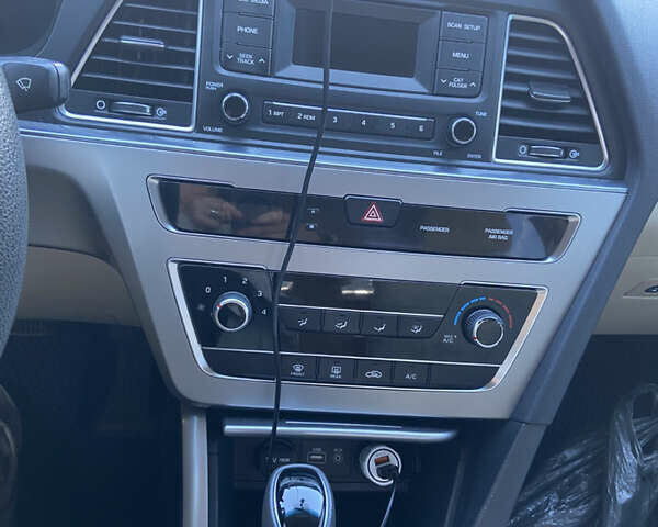 Черный Хендай Соната, объемом двигателя 2.36 л и пробегом 171 тыс. км за 9500 $, фото 7 на Automoto.ua