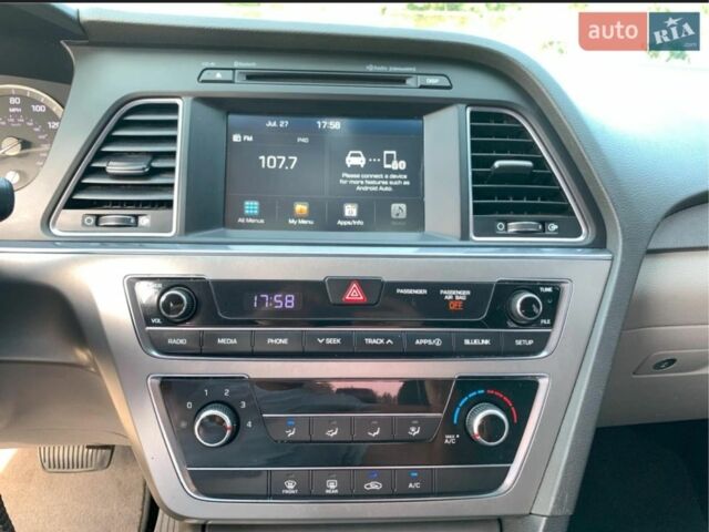 Черный Хендай Соната, объемом двигателя 2.4 л и пробегом 256 тыс. км за 10500 $, фото 2 на Automoto.ua