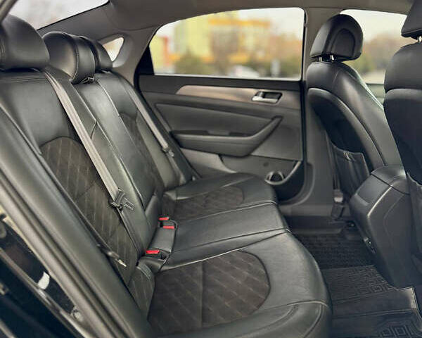 Чорний Хендай Соната, об'ємом двигуна 2.36 л та пробігом 145 тис. км за 9799 $, фото 17 на Automoto.ua