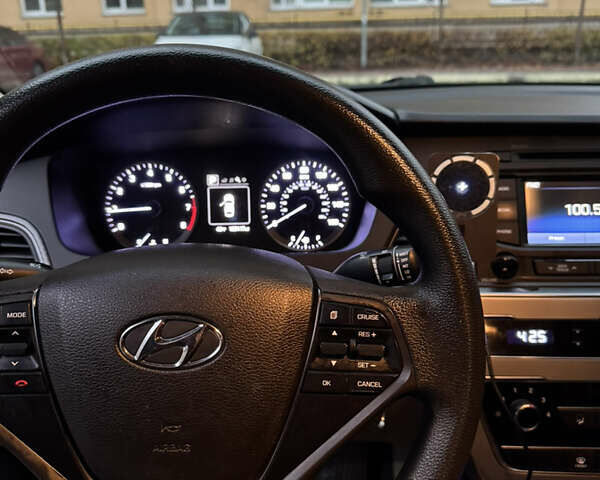 Черный Хендай Соната, объемом двигателя 2.36 л и пробегом 219 тыс. км за 10000 $, фото 7 на Automoto.ua