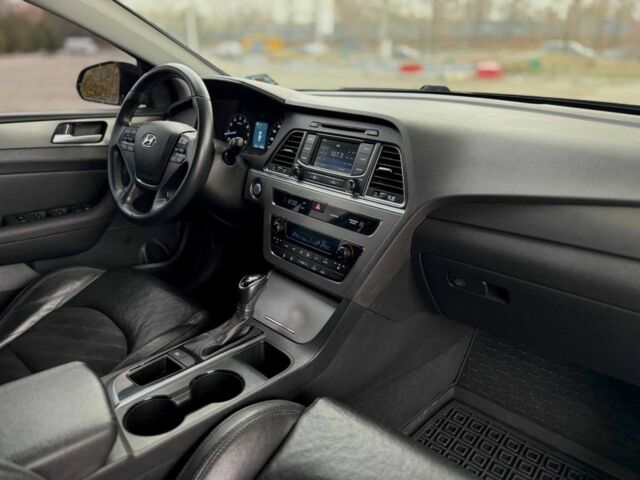 Чорний Хендай Соната, об'ємом двигуна 2.4 л та пробігом 145 тис. км за 9599 $, фото 13 на Automoto.ua
