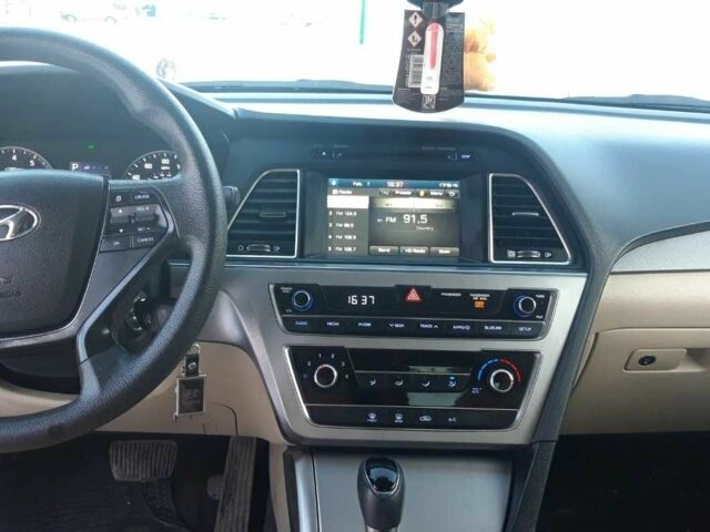 Черный Хендай Соната, объемом двигателя 2.4 л и пробегом 105 тыс. км за 8900 $, фото 9 на Automoto.ua